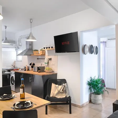 Asteri Near Old Town Views, 2 Balconies *